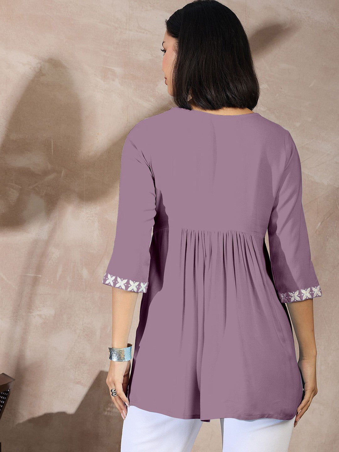 Women embroidered chikankari kurti