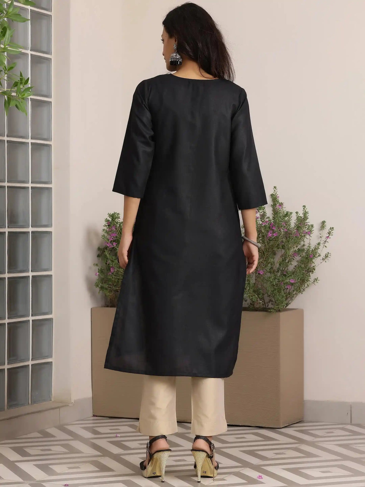 Black Solid Straight Kurta